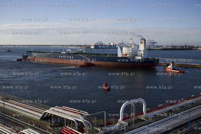 Irański supertankowiec M/T Atlantas wpływa do Naftoportu...