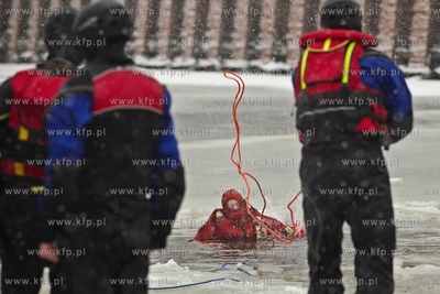 Wspólne ćwiczenia lodowe jednostek Komendy Miejskiej...