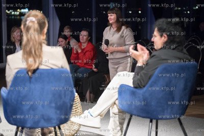 Spotkanie "Wojna obok nas. Historie odwagi, krzywdy,...