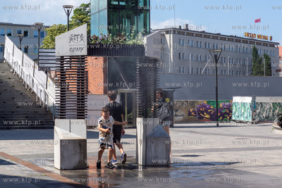 Mgiełka wodna wystawiona na placu przed Forum Gdańsk....