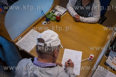 Przekazanie podpisów pod apelem o odwołanie p. Krzysztofa...