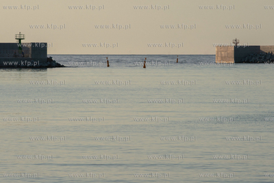 Kanał przez Mierzeję Wiślaną – łączący drogą...