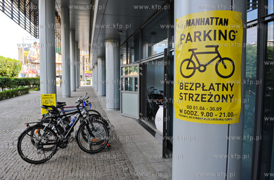 Gdansk Wrzeszcz. Bezplaty strzezony parking rowerowy...