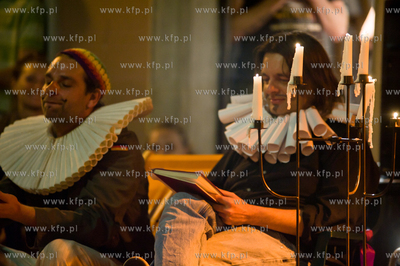 Gdansk. Ul Dluga. Teatr w Oknie. Festiwal Szekspirowski....