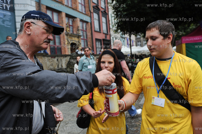 Gdansk. Dlugi Targ. Wolontariusze Hospicjum im Ks....