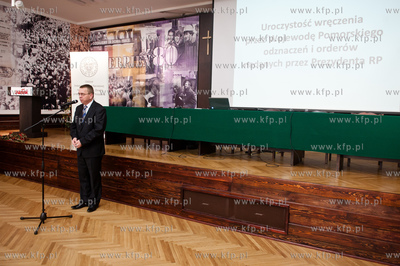 Gdansk. Historyczna sala BHP. Wreczenie odznaczen panstwowych,...