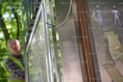 Gdansk. Plac Dariusza Kobzdeja. Montaz nowoczesnej,...