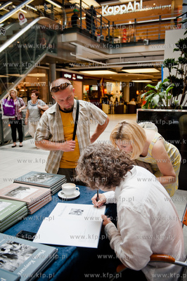 Gdansk. CH Manhattan. Promocja angielskiej wersji albumu...