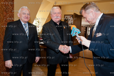 Gdansk. Biuro Lecha Walesy. Spotkanie Leszka Millera...