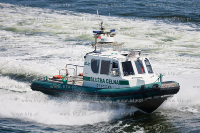 Gdynia. Swieto Morza. Pokaz dzialan antyterrorystycznych...