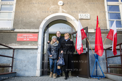 Obwodowa Komisja Wyborcza Nr 39 w Zespole Szkol Lacznosci...