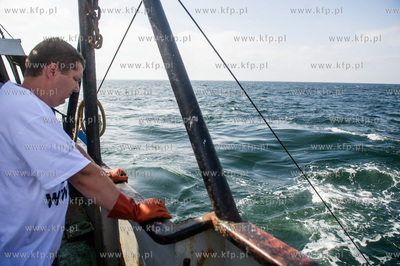Morze Bałtyckie. Rybacy z Władysławowa, z kutra...