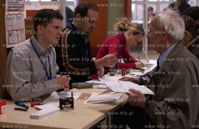 Gdansk. Pierwszy Urzad Skarbowy. Ostatni dzien skladania...