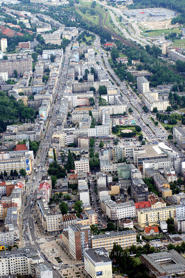 Gdynia z lotu ptaka. Nz. Fragment centrum miasta pomiedzy...