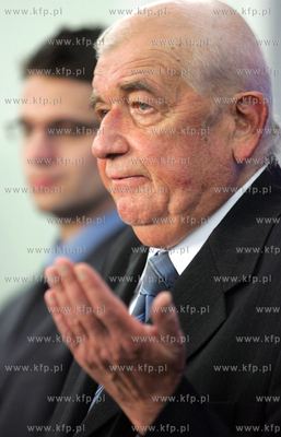 Warszawa - konferencja prasowa PIS w sprawie prywatyzacji...