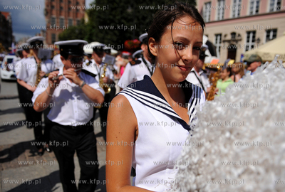 Gdansk. Dlugi Targ. Parada ucyestnikow 63 Miedzynarodowego...