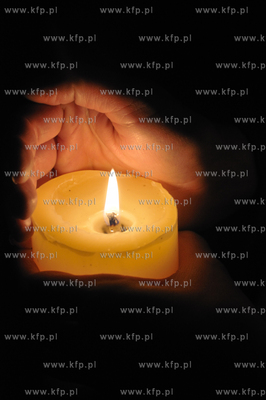 Adwent w kosciolach chrzescijanskich to okres trwajacy...