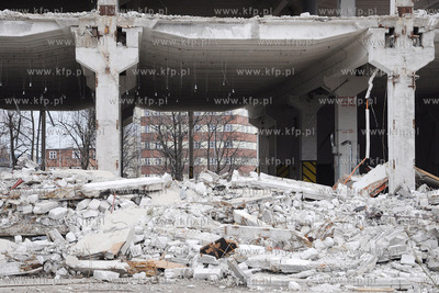 Gdynia. Rozbiorka magazynu portowego pomiedzy ulicami...