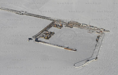 Zdjecia lotnicze zamarznietej Zatoki Gdanskiej. Nz....