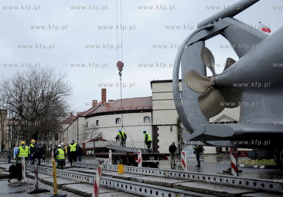 Transport okretu podwodnego typu Kobben o wadze 370...