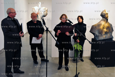 Panstwowa Galeria Sztuki - Sopot. Wystawa rzezby profesora...