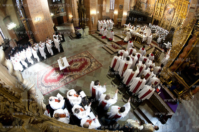 Wielki Czwartek, Msza Krzyzma w katedrze pelplinskiej...