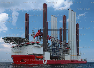 Do gdynskiego portu przyplynal widowiskowy statek -...