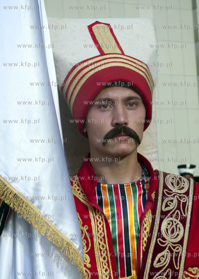 Ulicami Gdyni przeszla Orkiestra Tureckich Sil Zbrojnych...