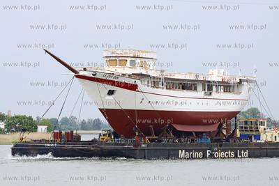 Transport kadluba do portu wewnetrzego w Gdansku szkolnego...