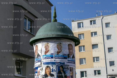 Wybory samorządowe 2018. Na zdjeciu slup ogloszeniowy...