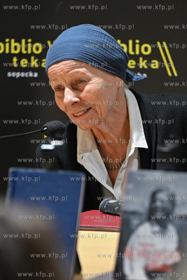 Biblioteka Sopocka. SOPOTEKA. Głośne czytanie fragmentów...