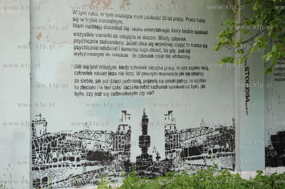 Na murach bylej Stoczni Gdanskiej widnieja w postaci...