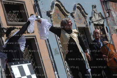 Happening pt "Aktorzy Przyjechali" z okazji wmurowania...