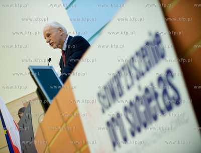 Spotkanie Andrzeja Olechowskiego ze studentami na Wydziale...