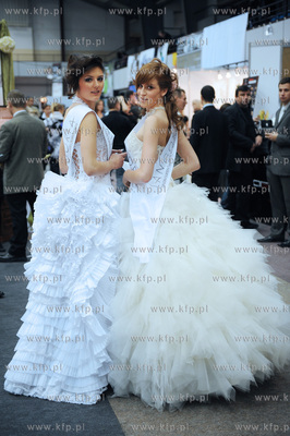 Gdansk. VII Targi Slub i Wesele. Nz modelki w sukniach...