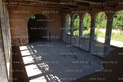 Wnetrze zamku w Lapalicach, polozonego miedzy Chmielnem...