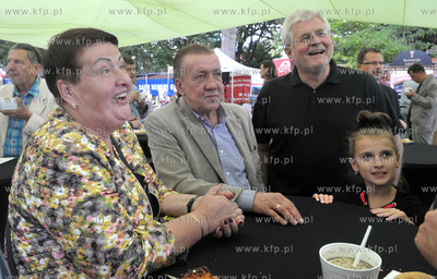 Festyn charytatywny Zeszyt dla Ucznia odbyl sie tym...