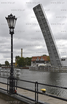 Nowa kładka nad Motławą w Gdańsku kilkanaście...
