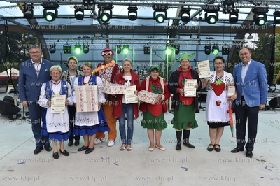 Truskawkobranie na Złotej Górze na Kaszubach. Finał...