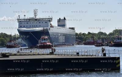 Kanał portowy Portu w Gdańsku. Nz. prom Finnsun linii...
