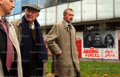 Mieczyslaw Rakowski ostatni premier PRL oglada wystawe...