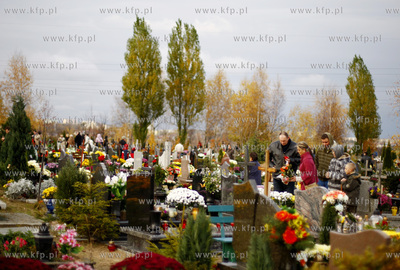 Gdansk. Swieto Zmarlych. Cmentarz lostowicki. 01.11.2008...