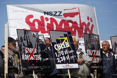 Gdansk. Manifestacja przedstawicieli NSZZ Solidarnosc...