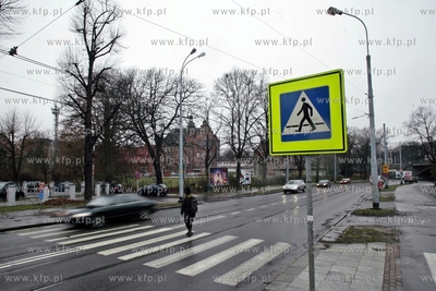 Gdansk. Przejscie dla pieszych przy al.Hallera, na...