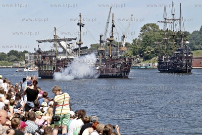 Inscenizacja bitwy morskiej w okolicy Twierdzy Wisloujscie....