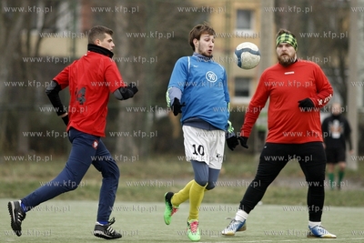 Gdansk Zaspa. Pilkarski turniej dzikich druzyn Do przerwy...