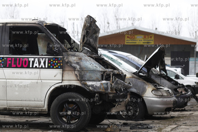 Spalone auto firmy zajmujacej sie przewozem osob Fluotaxi...