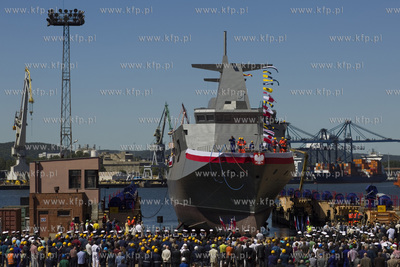 Stocznia Marynarki Wojennej w Gdyni. Wodowanie i chrzest...