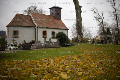 Dzień Wszystkich Świętych. Cmentarz w Żuławie...