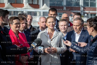 Spacer liderów Koalicji Obywatelskiej Grzegorza Schetyny,...